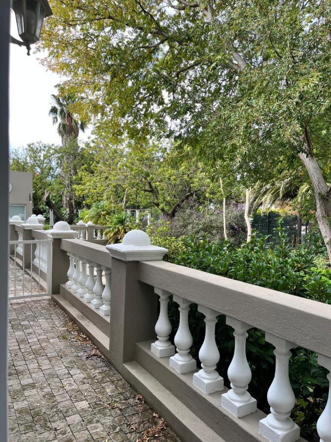 Somerset West Garden Apartments 1 外观 照片