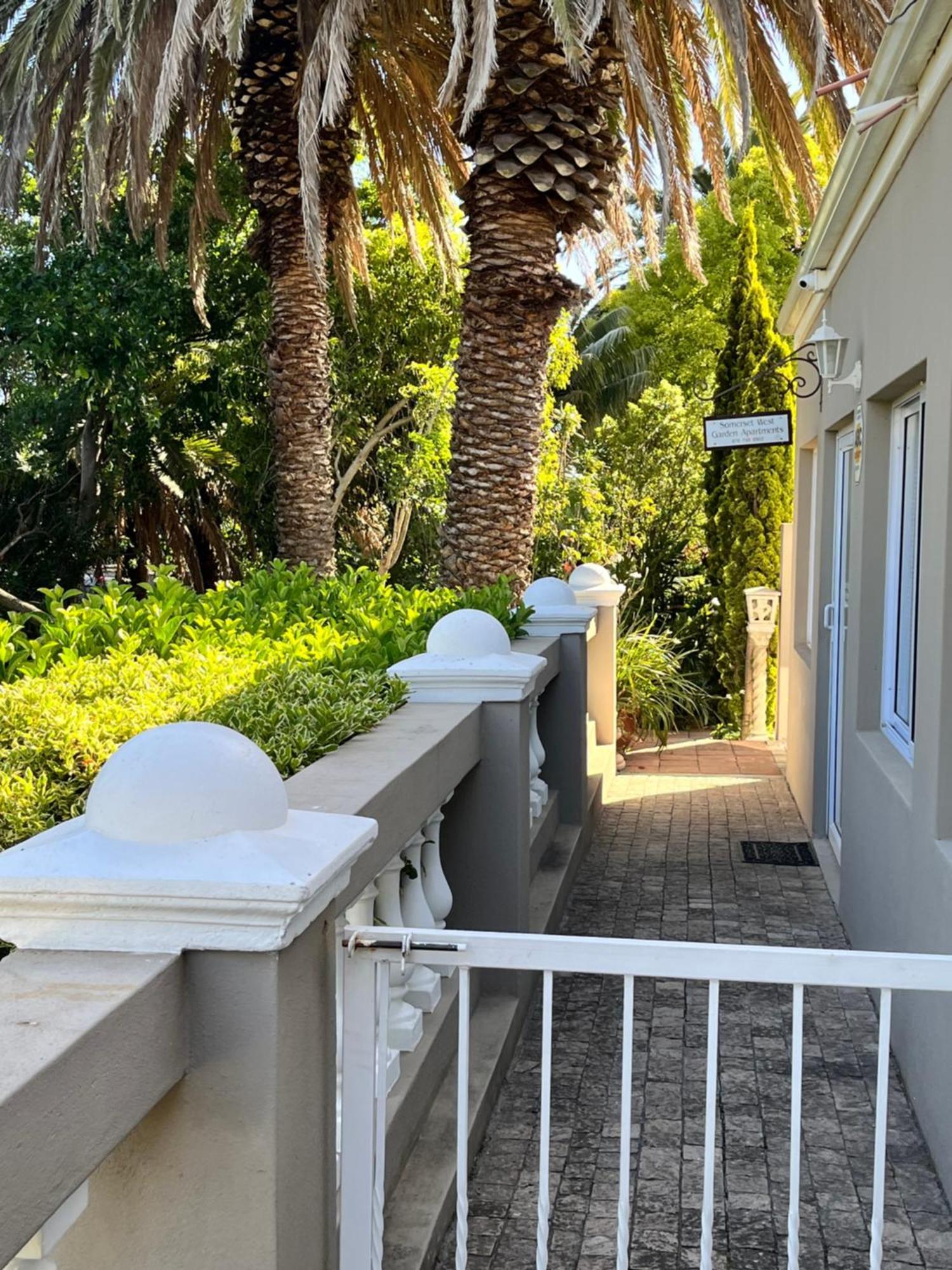 Somerset West Garden Apartments 1 外观 照片
